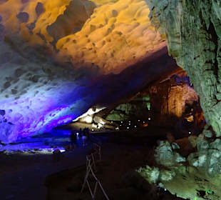 Verschieden Steinformationen in der Höhle