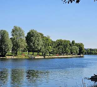 Donauufer mit Sicht auf die Ulmer Seite