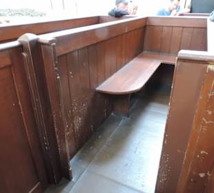 Anklagebank, direkte Verbindung zu den Zellen