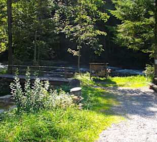 Thurweg: Grillieren mit Holzvorrat