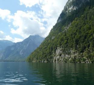 Mit dem Schiff über den Königssee im Nationalpark
