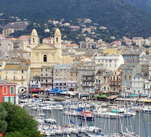 Wunderschöner Hafen von Bastia
