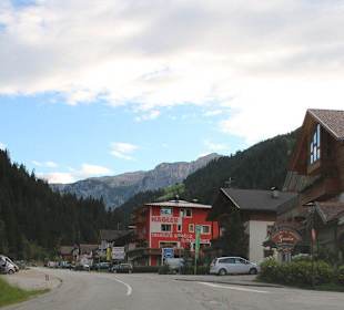 Gadertaler Straße Handwerkerzone in Pederoa