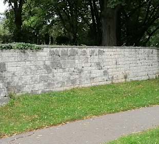 Gefallenen Denkmal und Kriegsgräber