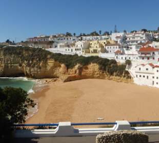 Praia do Carvoeiro im März