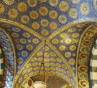 Blick zur Decke des Oktogons im Aachener Dom