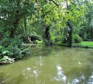 Spaziergang durch die sommerlichen Graftanlagen