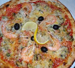 Pizza mit Meeresfrüchten im El Coco Loco