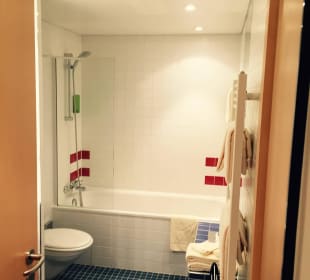 Bad mit Badewanne