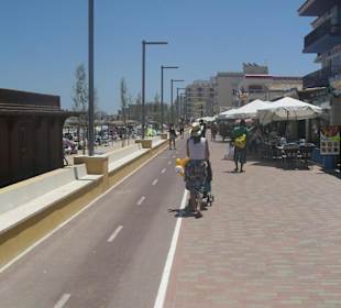 Sehr schöne Strandpromenade