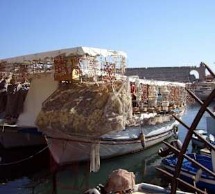 Fischerboot am Mandraki Hafen