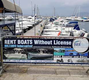 Bootsverleih im Hafen von Alghero