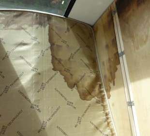 Unterseite der Matratze nach Wassereinbruc