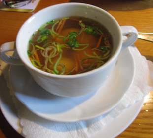 Rinderkraftbrühe mit Klößchen