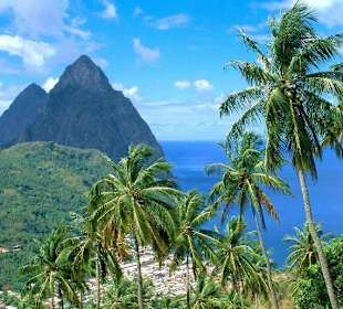 Soufrière am Fuße der beiden Pitons