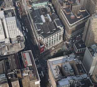 Blick vom Empire State Building u.a. auf das Hotel