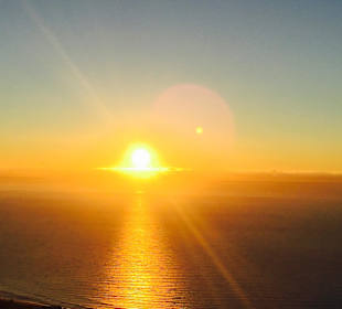 Sonnenaufgang vom Berg aus