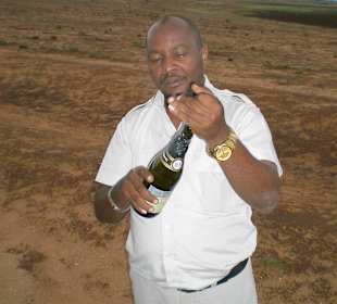 Sekt zum Abschluss mitten in der Wildnis - toll !!