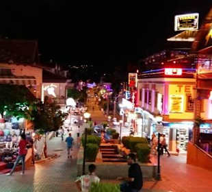 Alanya Shopping bei Nacht