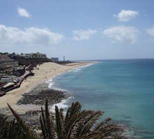 Ausblick von der Kirche auf den Strand bei Ebbe