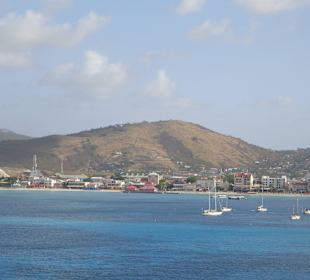 Blick auf den Hafen vom Schiff her