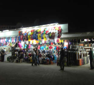 Einkaufsmöglichkeiten gibts genügend