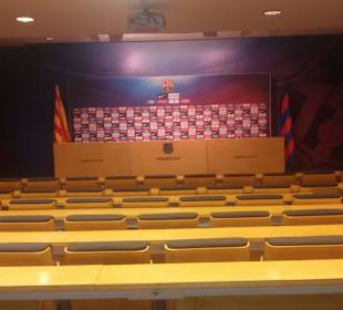 Pressekonferenz mit Sitzplätze