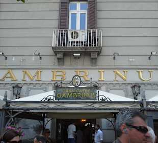 Napoli: Sehr bekanntes Café Gambrinus