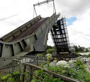 Öffnung der Rollklappbrücke
