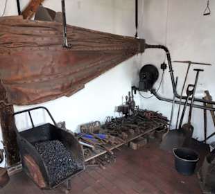 In der historischen Schmiede des Museums