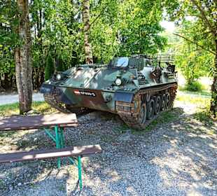 Panzer in der Einfahrt