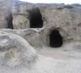Erste Höhlen in der Felsenstadt Uplisziche