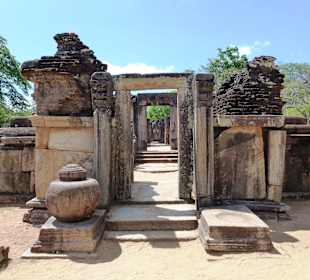 Atadage (hier lag Buddhas Eckzahn)