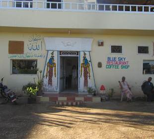 Restaurant Hauptgebäude gegenüber