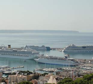 Круизные лайнеры в порту