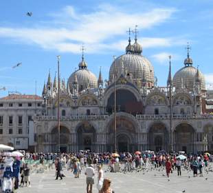 Markus-Platz mit Basilika