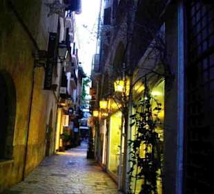 Sehr schöne Einkaufstrasse