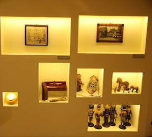 Ausstellungsstücke aus den vorigen Jh.