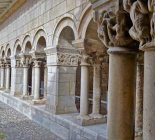 Im Kreuzgang der Kathedrale von Elne