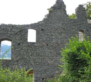 Burgruine Werdenfels mit weitem Blick ins Land