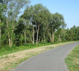 Tour durch den sommerlichen Park Links der Weser