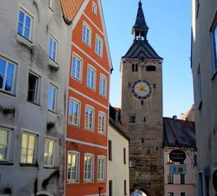 Gasse mit Blick auf den Schmalzturm (14. Jhd.)