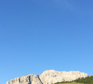 Sonne satt und blauer Himmel