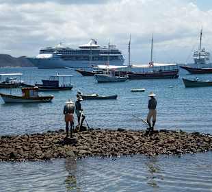 Fischerfiguren an der Promenade
