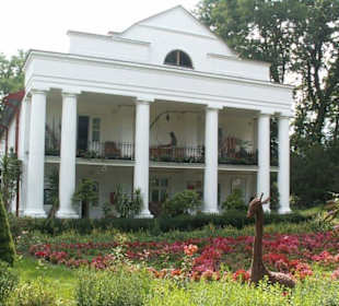 Dwór - muzeum przyrodnicze