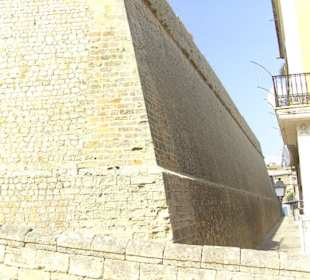 Teil der Stadtmauer, von außen