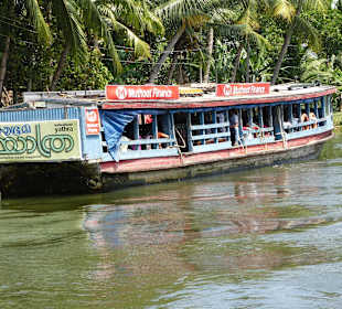 Eine Linienfähre machte tüchtig Welle