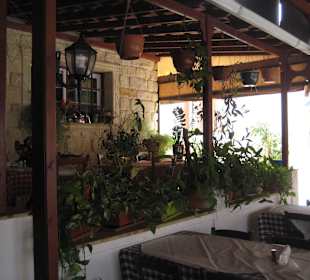 Kouppas Stone Castle / Taverne