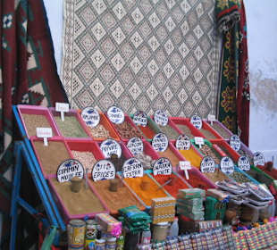 Gewürzstand in der Medina