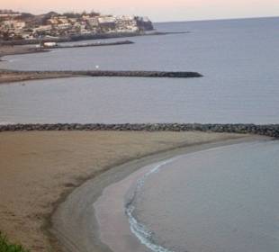 Blick zum Strand von der Strand-Promenade links
